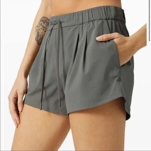 Lululemon Stroll at Sundown 3” Shorts in Sage - Sz 6